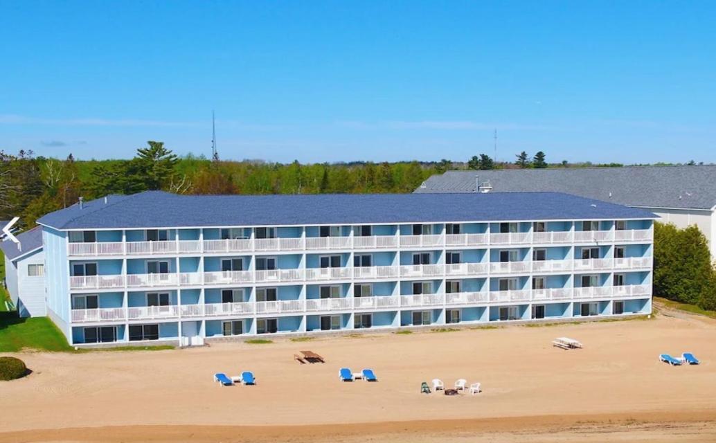 Great Mackinaw Beachfront Hotel Mackinaw City Exterior foto